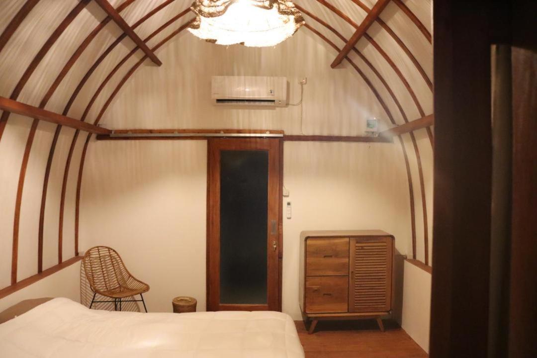 Outside Bungalow Sekongkang Luaran gambar